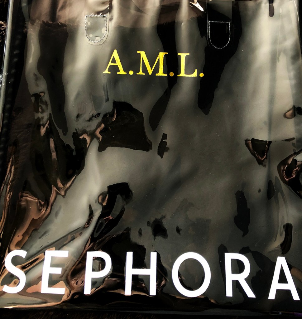 Sephora gift bag tote bag engraved by hand during a luxury event at Sephora

Hot Foiled

xm marketing, experiential marketing, event animations, marketing events, luxury events 