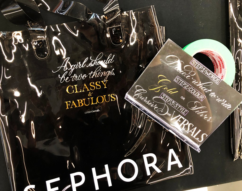 Sephora gift bag tote bag engraved by hand during a luxury event at Sephora

Crossirron Mills store opening event 

Hot Foiled

A girl should be two things, classy and fabulous.  coco Chanel 

xm marketing, experiential marketing, event animations, marketing events, luxury events 

calligraphy, engraving 