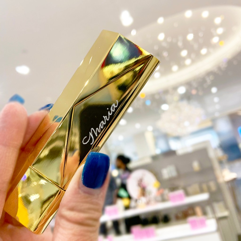 maison francis kurkdjian fragrance atomizer engraved by hand during a luxury event at Saks fifth avenue

baccarat rouge

calligraphy, engraving 

xm marketing, experiential marketing, event animations, marketing events, luxury events 